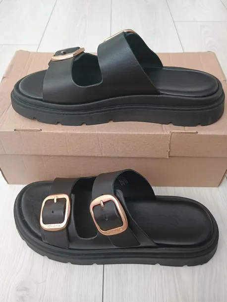 klapki-czarne-tamaris-kolor-czarny