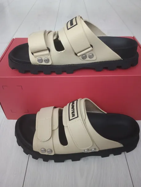 klapki-hunter-bezowe-wysokosc-obcasa-platformy-0-cm