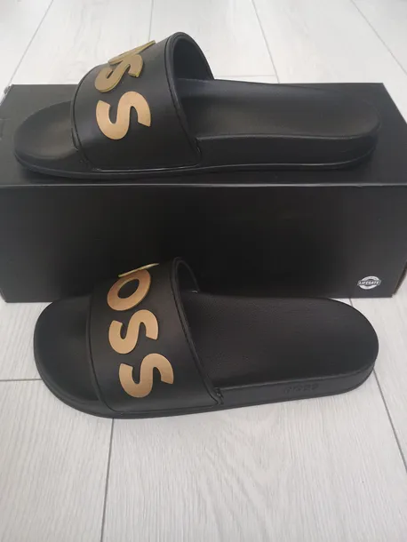 klapki-boss-wysokosc-obcasa-platformy-0-cm