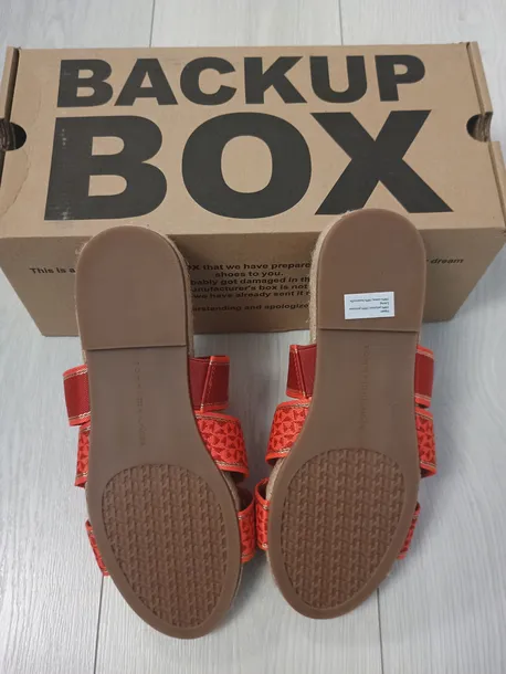 klapki-tommy-hilfiger-wzor-dominujacy-inny-wzor-brak