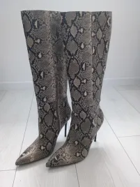 kozaki-evenandodd-skora-weza