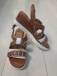 sandaly-na-koturnie-marco-tozzi