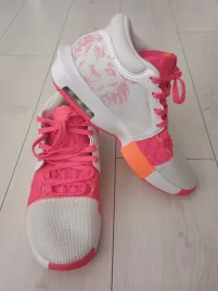 buty-nike-lebron-witness