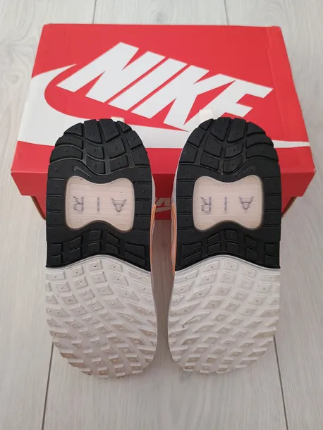buty-dla-dzieci-nike-kolor-bezowy