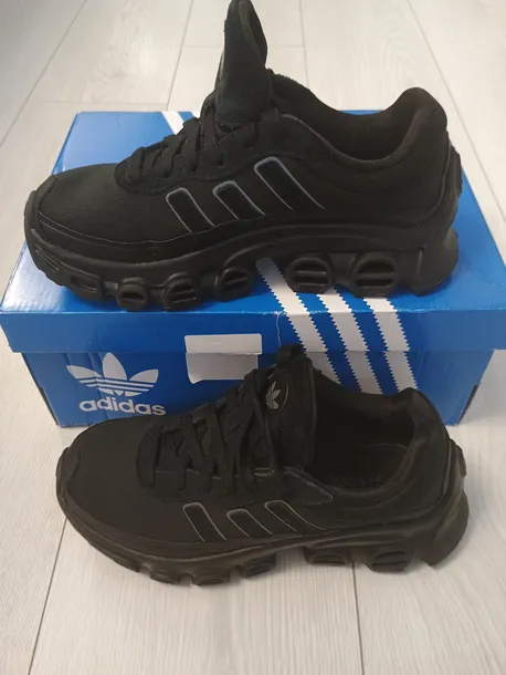 sneakersy-adidas-ocieplenie-brak-informacji