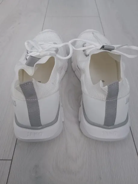 sneakersy-jako-marka-jako