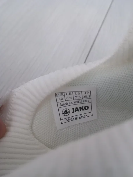 sneakersy-jako-kolor-bialy