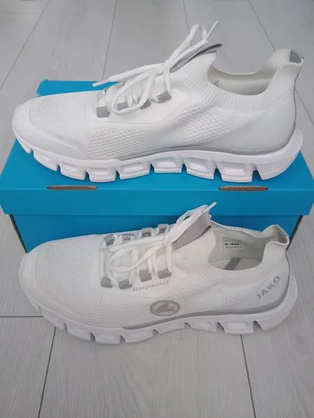 sneakersy-jako-ocieplenie-brak-informacji