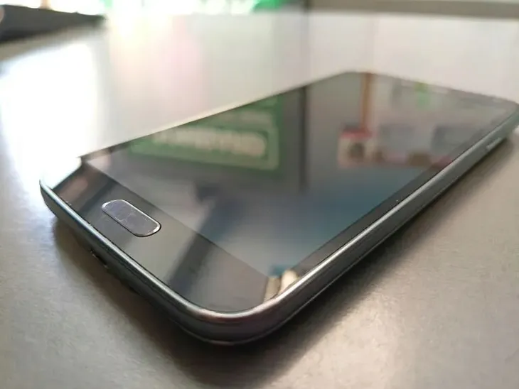samsung-galaxy-s5-neo-g903f-ladowarka-gratis-funkcje-w-telefonach-komorkowych-budzik-dyktafon-kalendarz-kalkulator