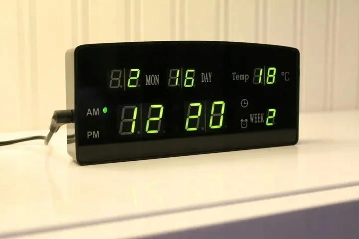 zegar-scienny-cyfrowy-led-scienny-data-temperatura