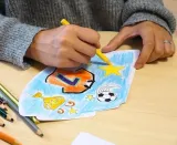 czapeczki-papierowe-pokoloruj-sam-pilka-nozna-6szt-marka-godan