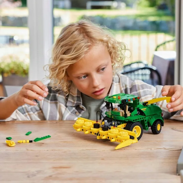 lego-technic-john-deere-9700-forage-harvester-42168
