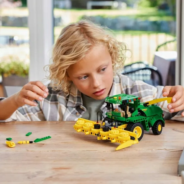 lego-technic-john-deere-9700-forage-harvester-42168-wiek-dziecka-9-lat
