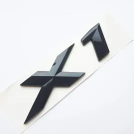 bmw-x1-czarny-blyszczacy-emblemat-logo-napis-naklejka