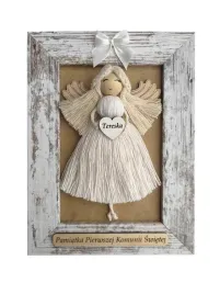 aniolek-makrama-w-przecieranej-ramce-na-pierwsza-komunie-i-chrzest-pamiatka