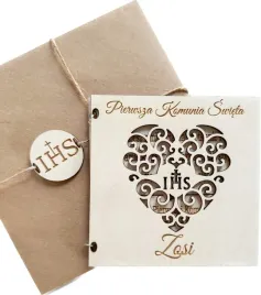 drewniana-kartka-zyczenia-komunia-prezent-pamiatka