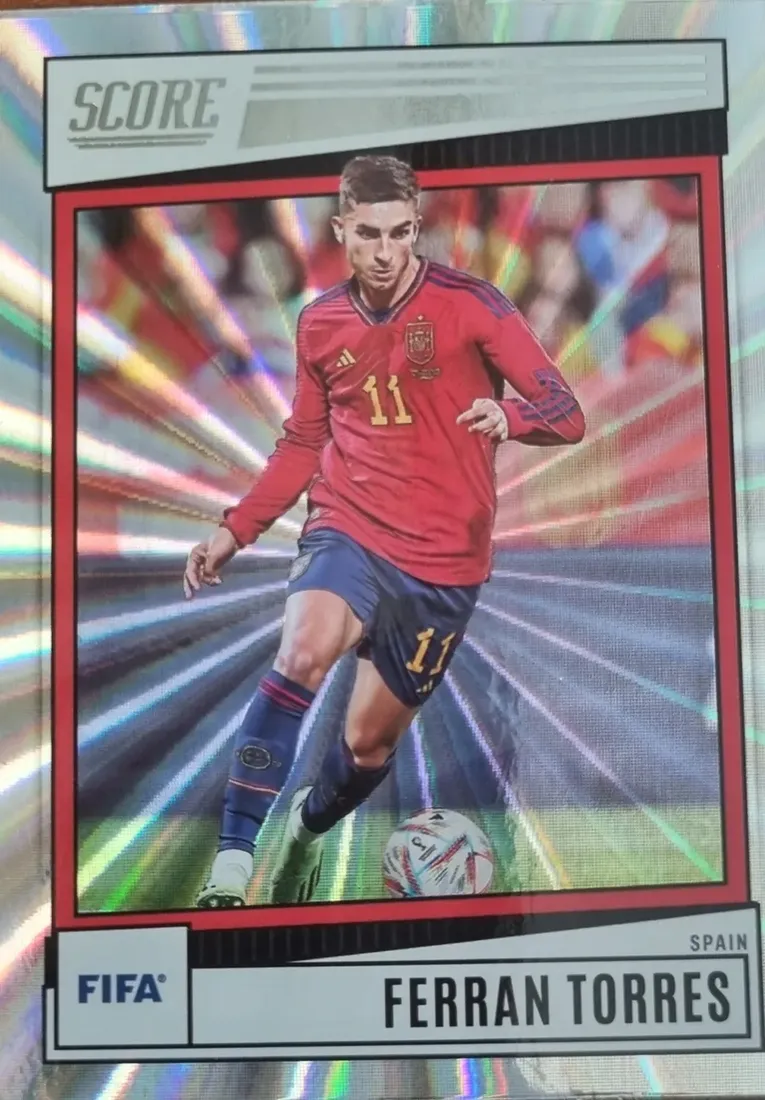 score-2023-panini-laser-parallel-ferran-torres