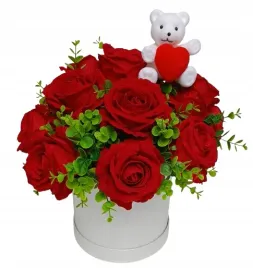 bukiet-na-dzien-kobiet-flower-box-czerwone-welurowe-roze-bialy-mis-30-cm