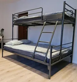 lozko-metalowe-pietrowe-3-osobowe-90-cm