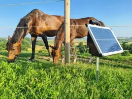 elektryzator-solarny-titan-s-4200-dla-koni-bydla-owiec-i-koz-42-j-ker
