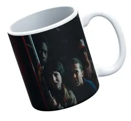 kubek-bialy-fullprint-jmp-stranger-things4-prezent
