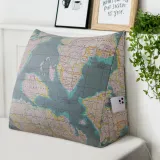 poduszka-ozdobna-zielona-mapa-szerokosc-produktu-60-cm