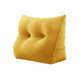 trojkatna-poduszka-velvet-zolta-60-cm