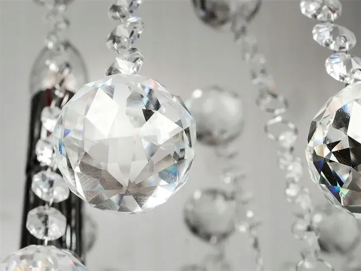 lampa-sufitowa-zyrandol-krysztalki-nowoczesna-glamour-srebrna-pomieszczenie-biuro-jadalnia-korytarz-schody-kuchnia-lazienka-pokoj-dzieciecy-salon-sypialnia