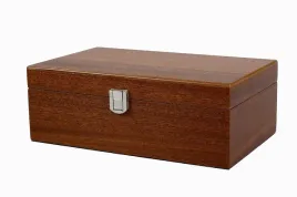 elegancki-kuferek-na-figury-szachowe-24x15x85-cm-or-mahon-or-na-prezent