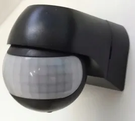 wodoodporny-czujnik-ruchu-pir-czarny-sensor-90