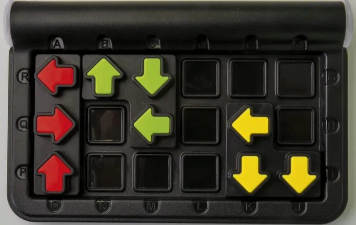 smart-games-gra-logiczna-iq-arrows-waga-z-opakowaniem-1-kg