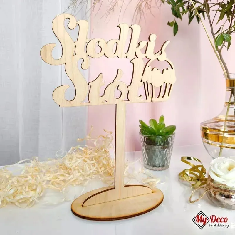 napis-na-slodki-stol-drewno