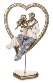 figurka-para-w-sercu-romantyczna-dekoracja-milosna-z-sercem-zakochani