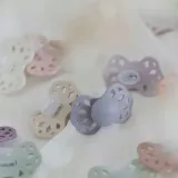 bibs-smoczek-symetryczny-infinity-blush-m-6m-kolor-odcienie-rozu