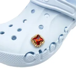 przypinka-do-crocs-czerwona-wpinka-cyrkonie