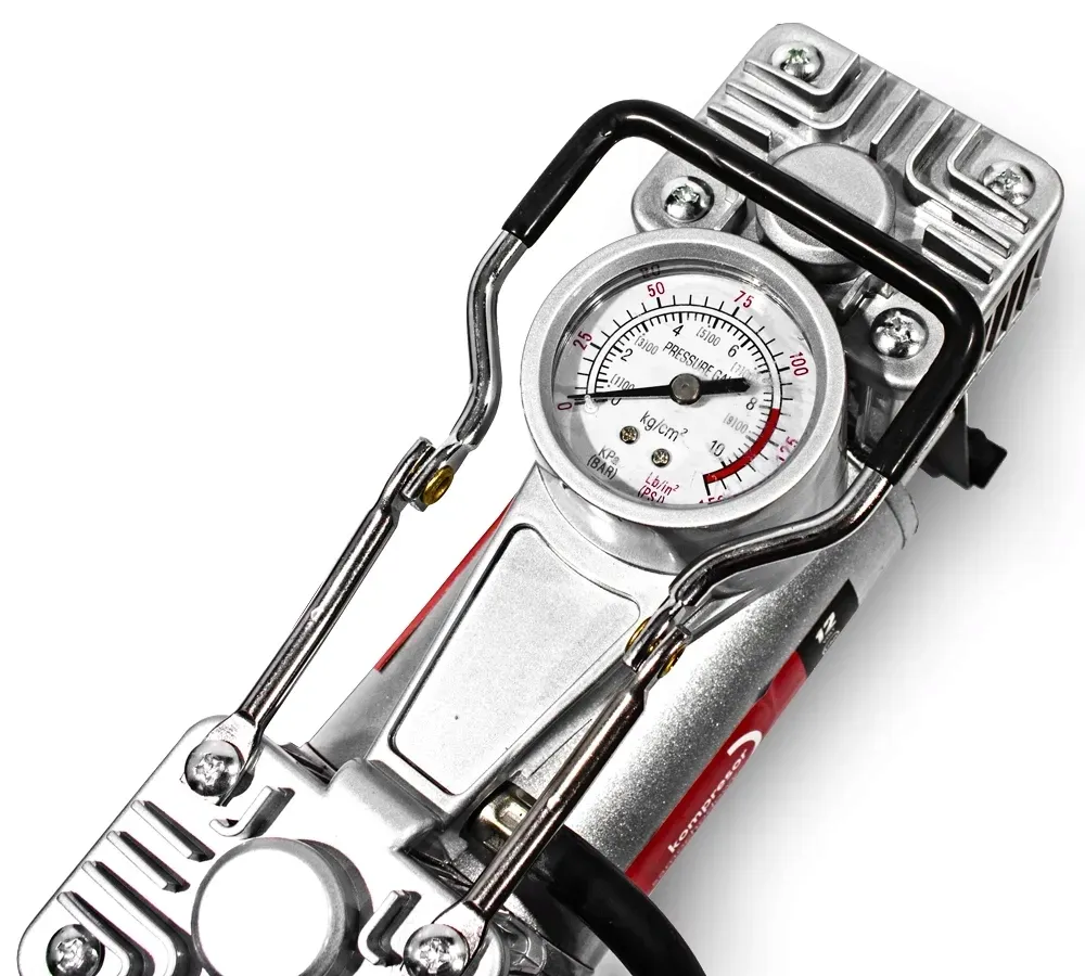 kompresor-samochodowy-dwutlokowy-z-manometrem-12v-walizka-150w-10bar-etui