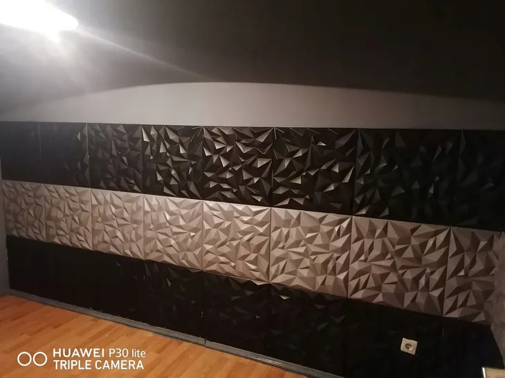 kasetony-sufitowe-panel-scienny-3d-ametyst-sz-1m2-stan-nowy-gama-kolorystyczna-odcienie-szarosci-i-srebra