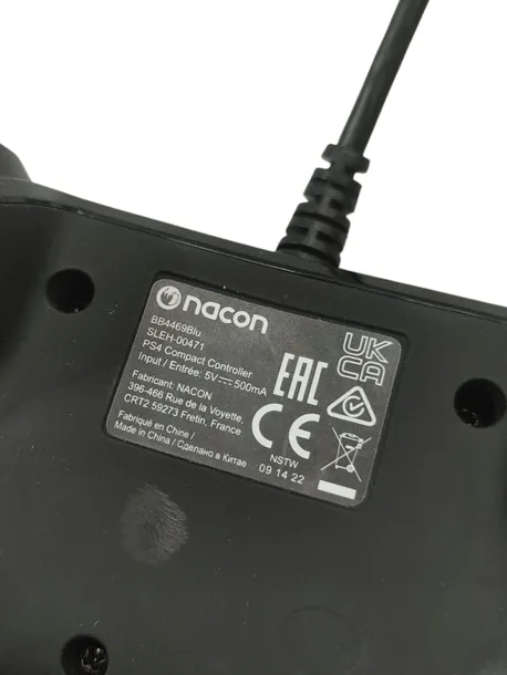 kontroler-przewodowy-nacon-compact-do-ps4-bb4469blu-sposob-podlaczenia-przewodowy