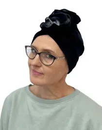 czarny-turban-luba-z-weluru-czapka-marszczona-takze-po-chemioterapii