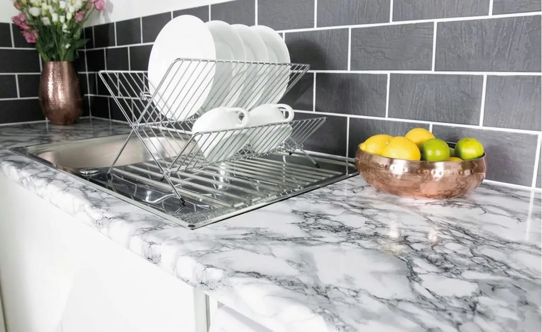 samoprzylepna-okleina-meblowa-marmur-bialo-czarny-na-regal-komode-45x990-stan-nowy