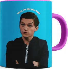 kubek-rozowy-srodek-ucho-tom-holland-02