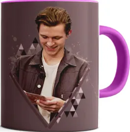 kubek-rozowy-srodek-ucho-tom-holland-01
