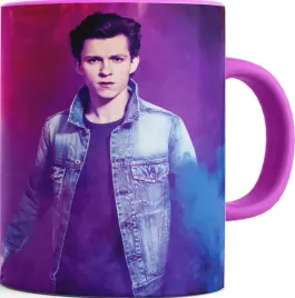 kubek-rozowy-srodek-ucho-tom-holland-06