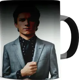 kubek-magiczny-czarny-tom-holland-04