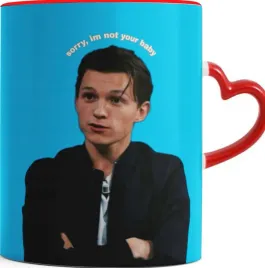 kubek-czerwone-serce-tom-holland-02