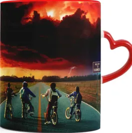 kubek-czerwone-serce-stranger-things4-09