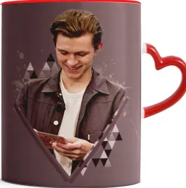 kubek-czerwone-serce-tom-holland-01