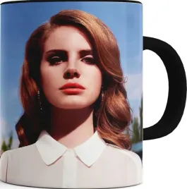 kubek-czarny-srodek-ucho-lana-del-rey-02