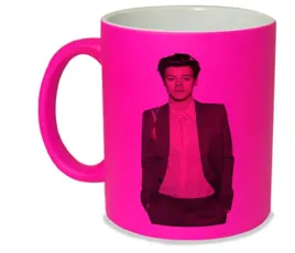 kubek-neon-rozowy-prezent-m2p-harry-styles-03