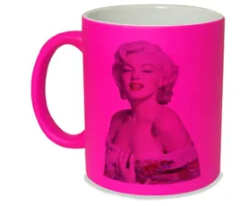 kubek-neon-rozowy-prezent-m2p-marilyn-monroe-05